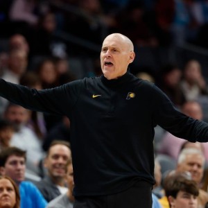 那个会开飞机的音乐家，终于成为NBA千胜教头